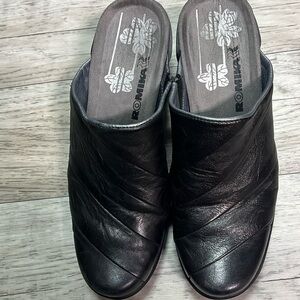 Women’s Romika Clogs
